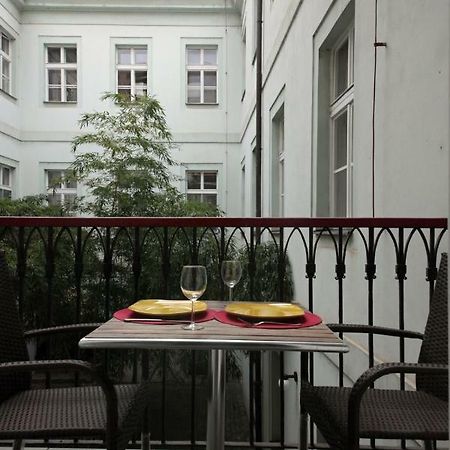 Quiet Apartment With Balcony Charles Bridge Prag Exterior foto