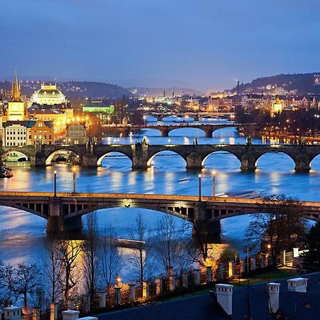 Quiet Apartment With Balcony Charles Bridge Prag Exterior foto