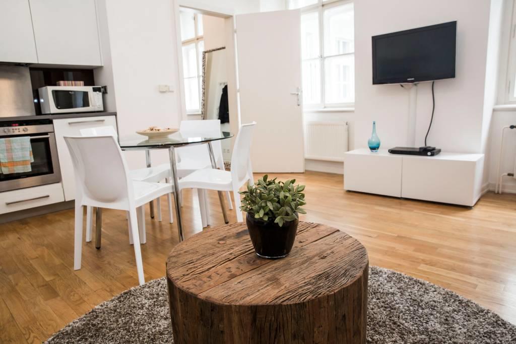 Quiet Apartment With Balcony Charles Bridge Prag Exterior foto