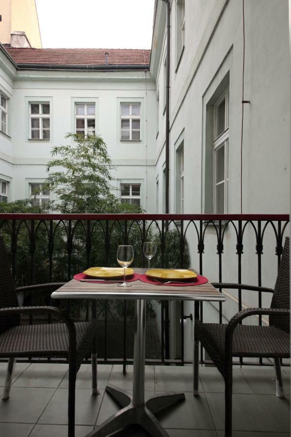 Quiet Apartment With Balcony Charles Bridge Prag Exterior foto