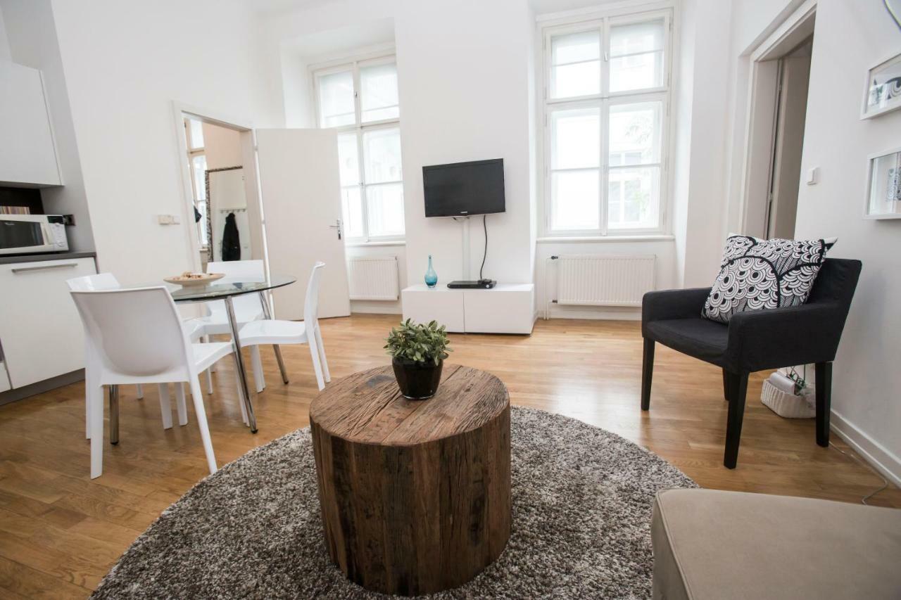 Quiet Apartment With Balcony Charles Bridge Prag Exterior foto