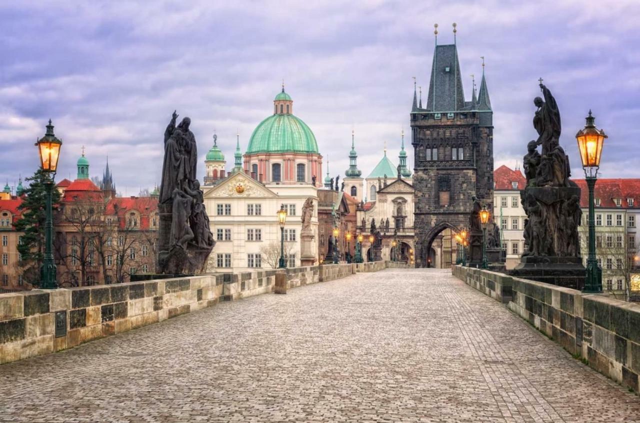 Quiet Apartment With Balcony Charles Bridge Prag Exterior foto