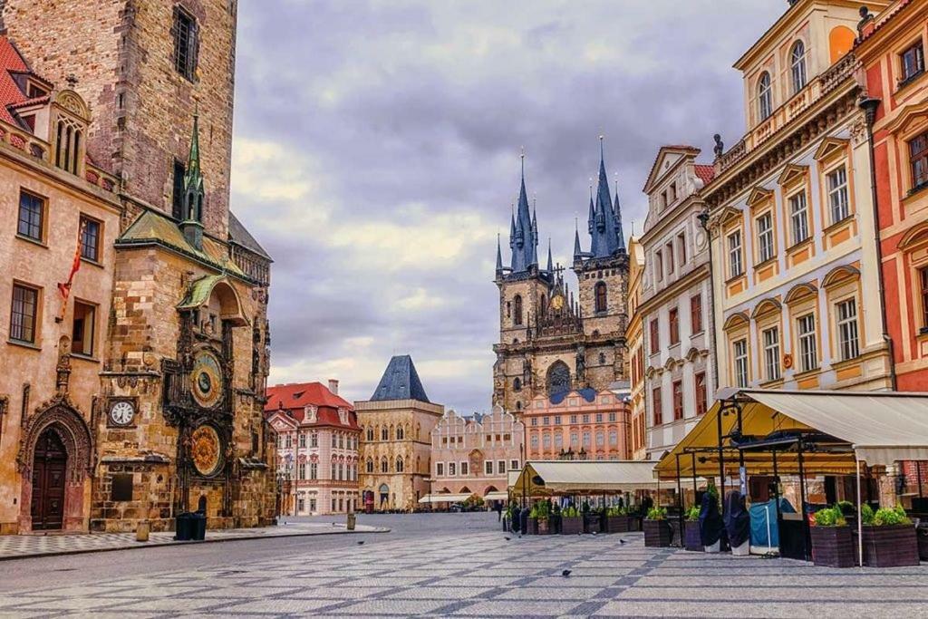 Quiet Apartment With Balcony Charles Bridge Prag Exterior foto